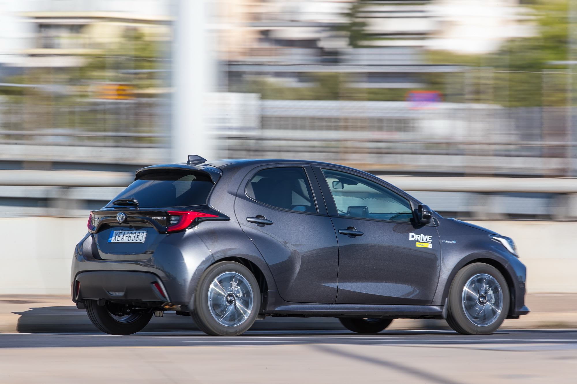 Test drive Toyota Yaris Hybrid Drive